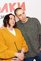 Владимир Гарцунов с мамой. Премьера фильма «Елки-И