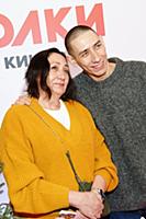 Владимир Гарцунов с мамой. Премьера фильма «Елки-И