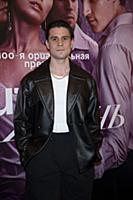 Владислав Ценев. Премьера сериала «Жить жизнь». Ре