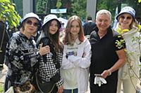 Марина Зудина с дочерью, Антон Табаков с семьей. Ф