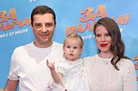 Максим Боев с семьей. Премьера фильма «За Палыча!»