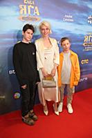 Снежана Самохина с детьми. Премьера фильма «Баба Я