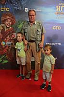 Александр Ильин с внуками. Премьера фильма «Баба Я