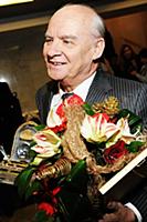 Советский и российский поэт Николай Добронравов.