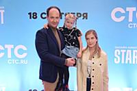 Никита Тарасов с супругой Мариной и дочерью Таисие
