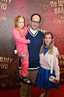 Никита Тарасов с семьей. Премьера киносказки «По щ