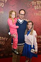 Никита Тарасов с семьей. Премьера киносказки «По щ