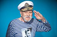 Советский и российский эстрадный певец Бедрос Кирк