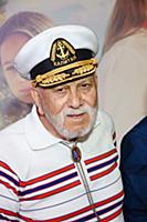 Советский и российский эстрадный певец Бедрос Кирк